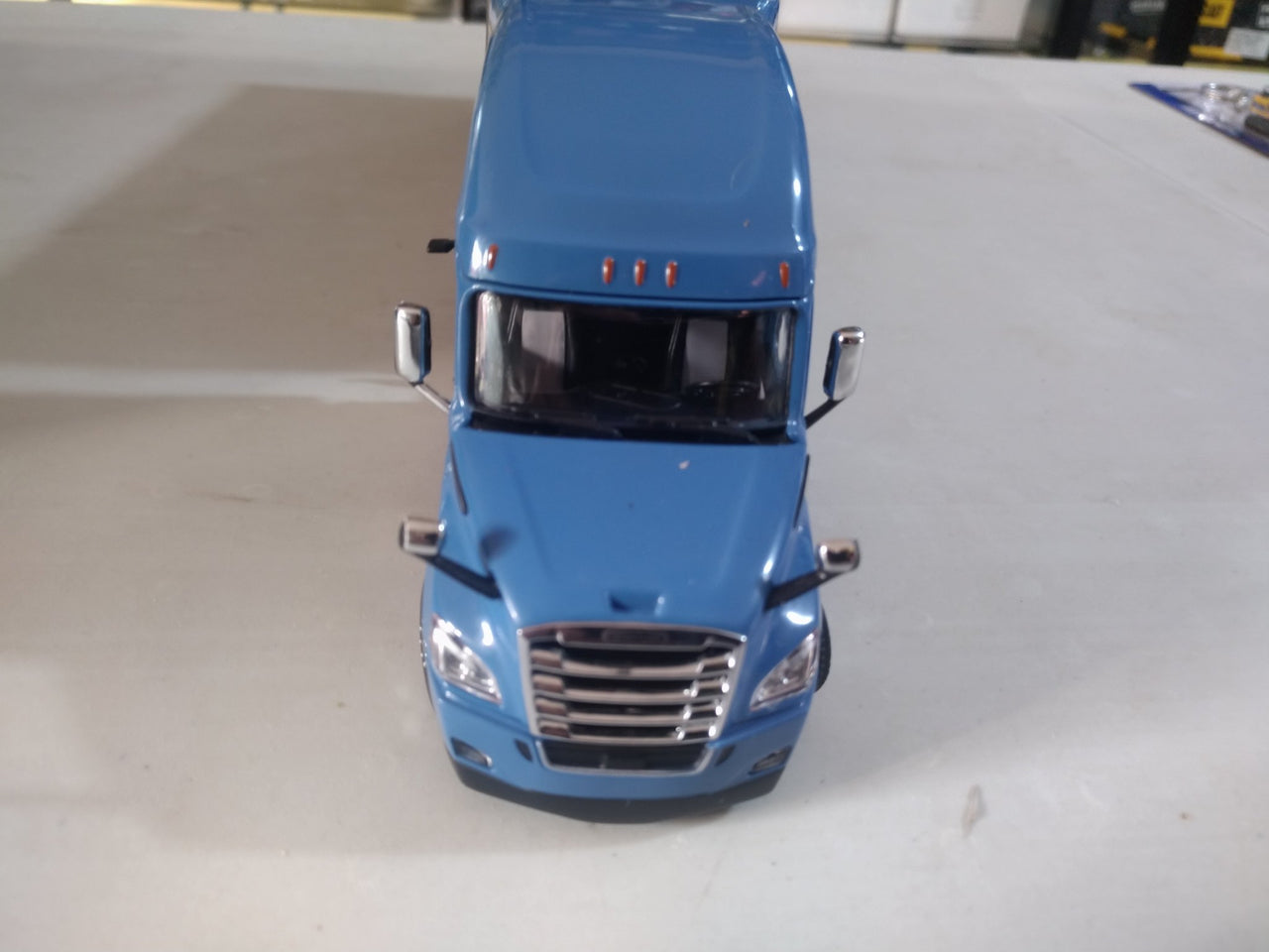 71048 Freightliner New Cascadia Trailer With Maersk Container Scale 1:50 (Discontinued Model)