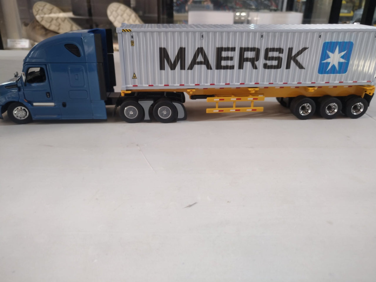 71048 Freightliner New Cascadia Trailer With Maersk Container Scale 1:50 (Discontinued Model)