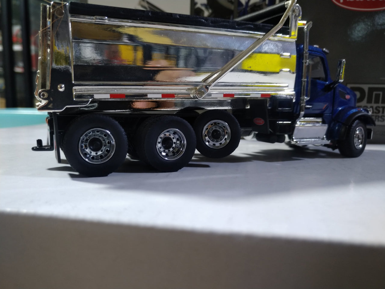 71073 Peterbilt 567 Dump Truck 1:50 Scale