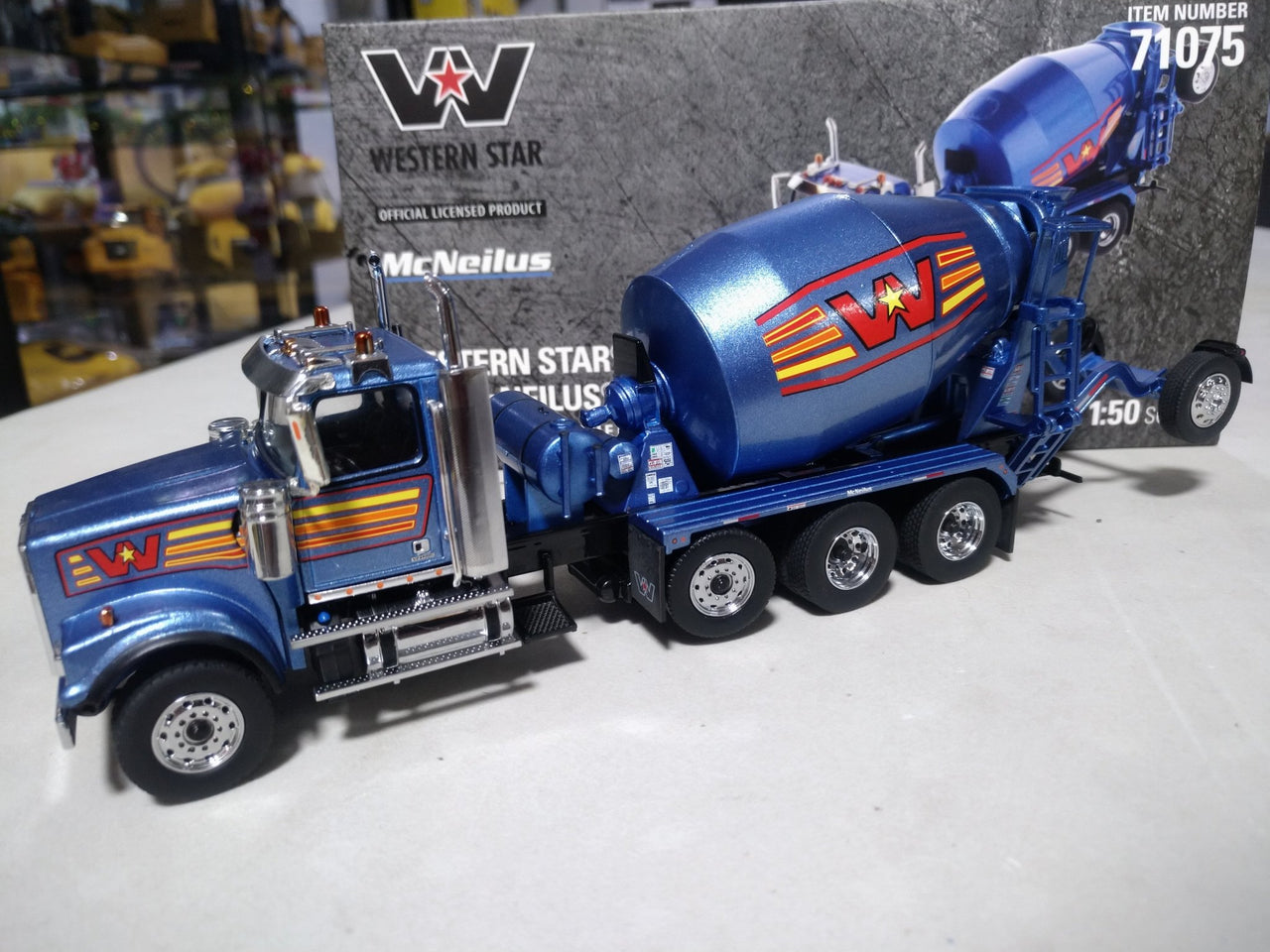 71075 Western Star 4900 Mixer 1:50 Scale