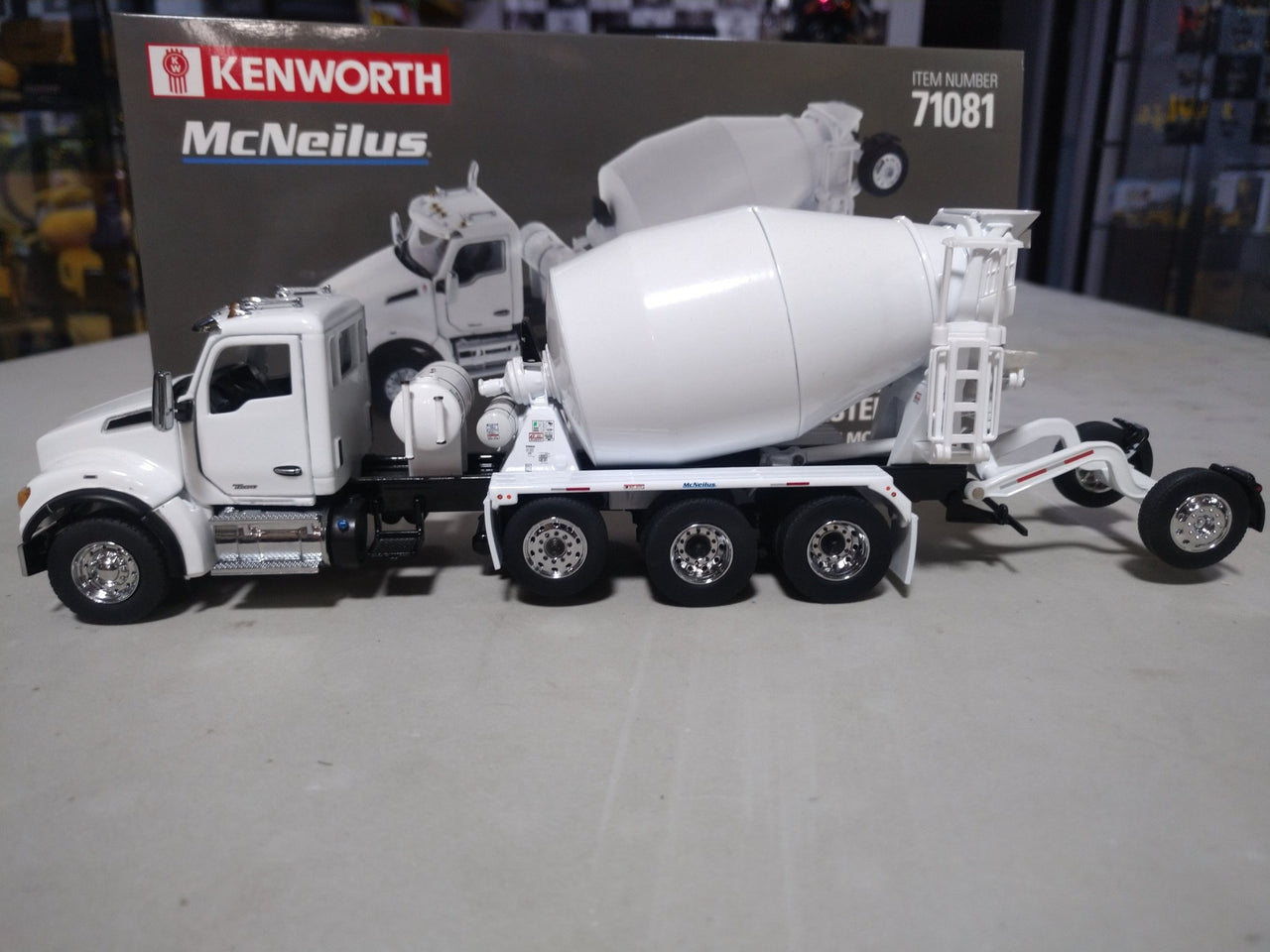71081 Kenworth T880 SFFA Mixer Scale 1:50