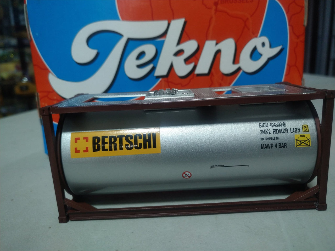 73303 Bertschi 20' ISO Tank Container Scale 1:50