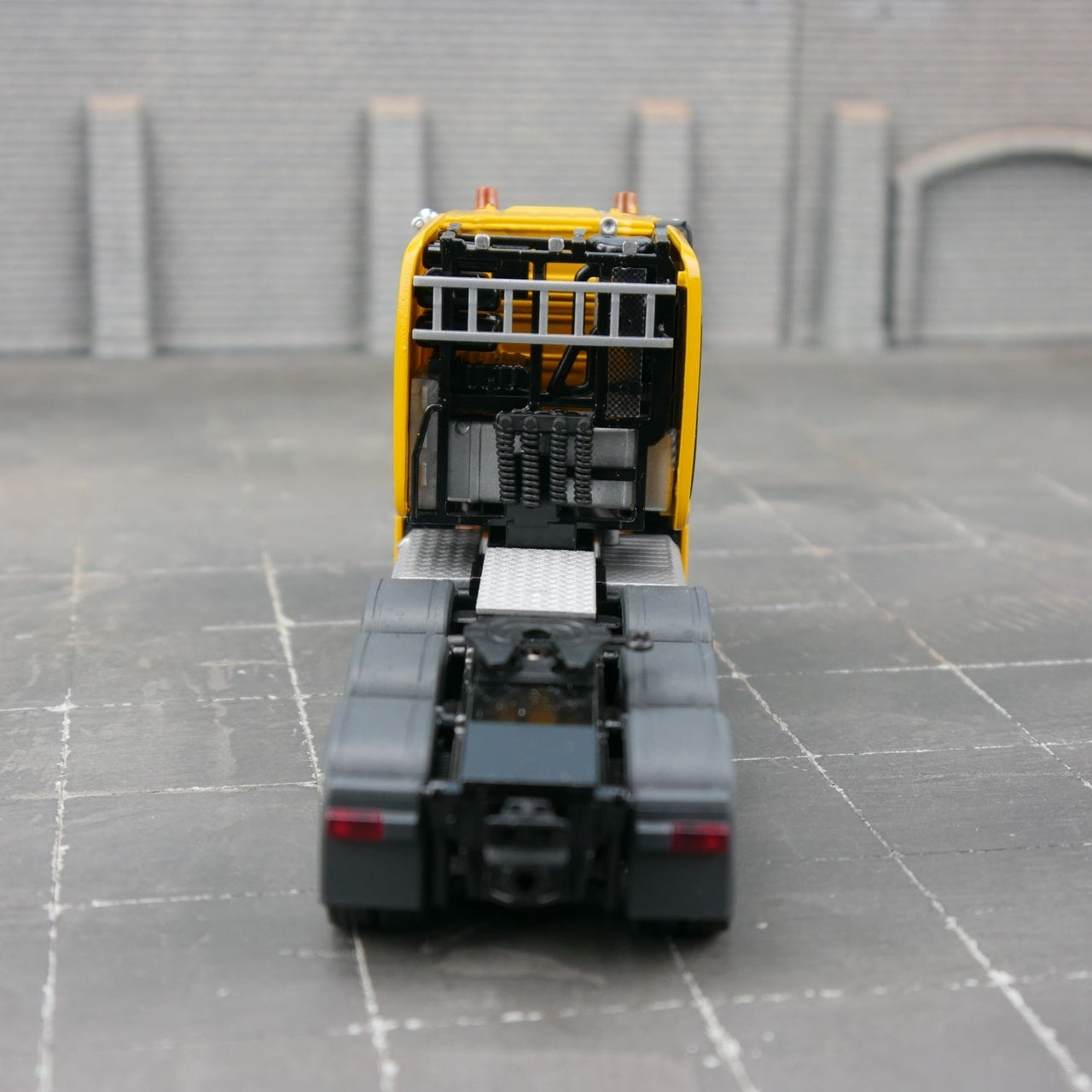 78001 ट्रैक्टर ट्रक मर्सिडीज-बेंज एरोक्स स्ट्रीम स्पेस स्केल 1:50 (पूर्व बिक्री)