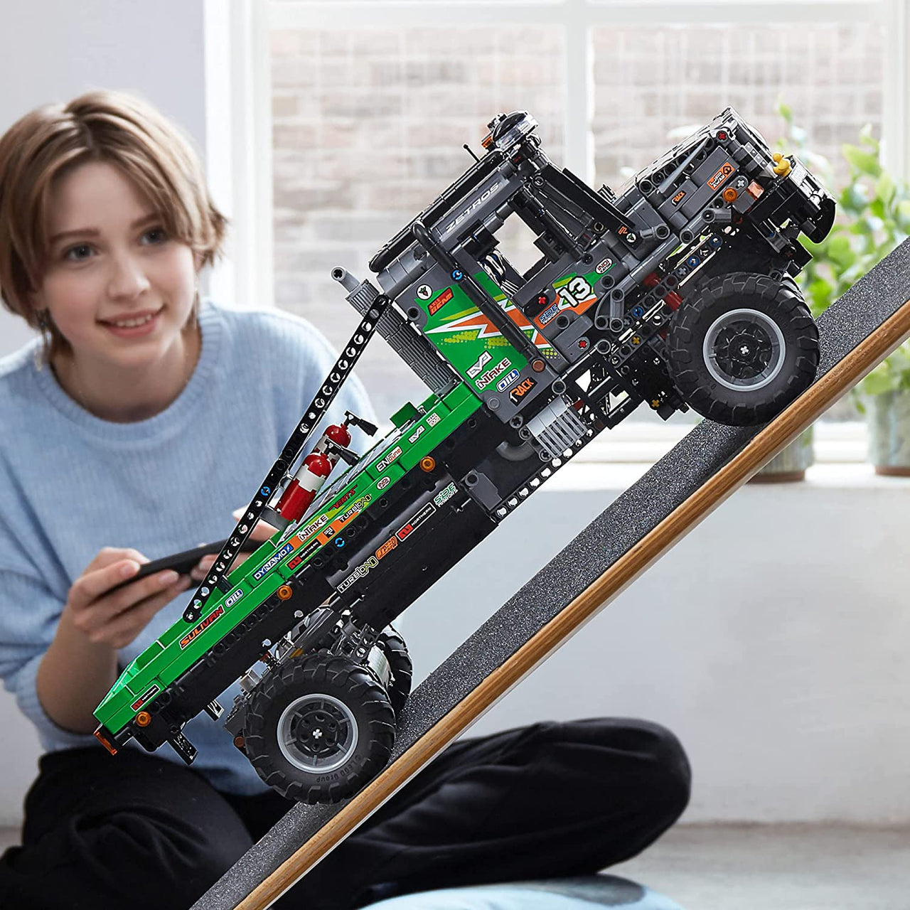42129 LEGO Technic Mercedes Benz Zetros Truck (2110 Pieces) 