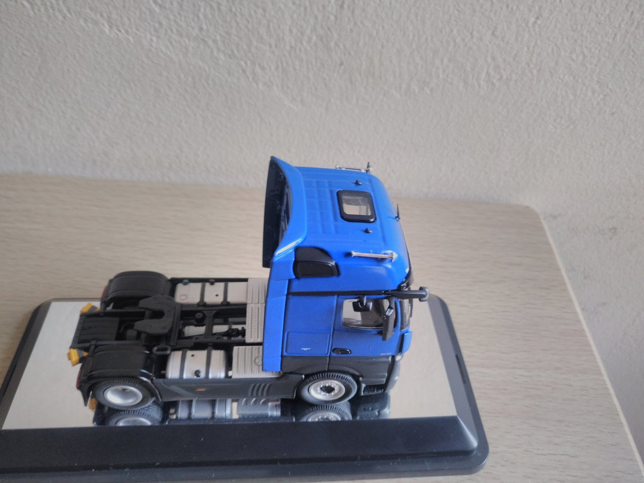 844-06 Tracto Mercedes-Benz Actros FH25 Blue Scale 1:50 (Discontinued Model)