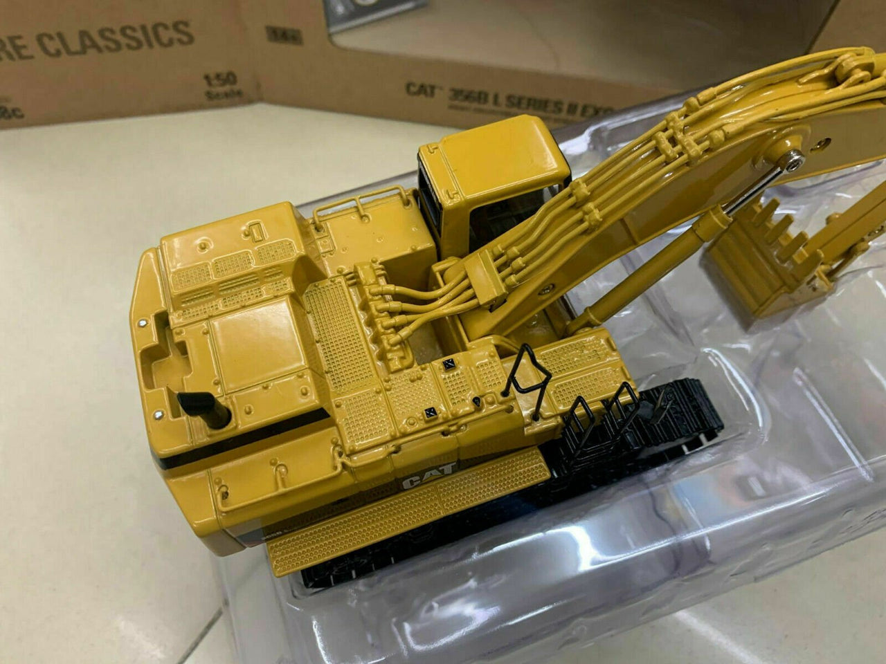 85058C Caterpillar 365BL Tracked Excavator Scale 1:50 (Discontinued Model)