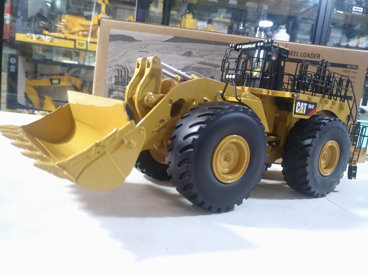 85161C Caterpillar 994F Wheel Loader 1:50 Scale (Discontinued Model)
