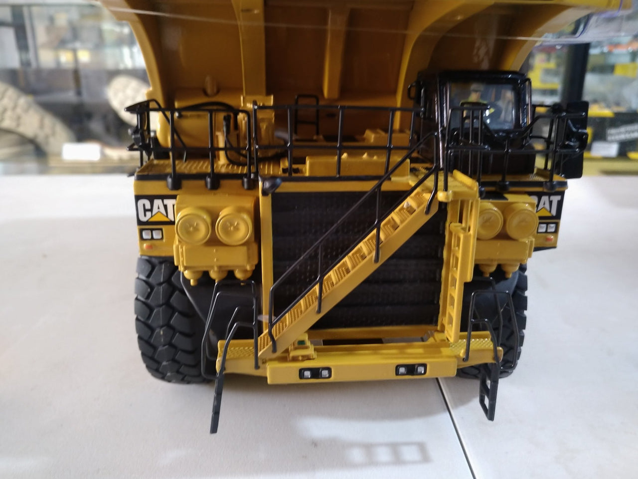 85174C Caterpillar 793D Mining Truck 1:50 Scale (Discontinued Model)
