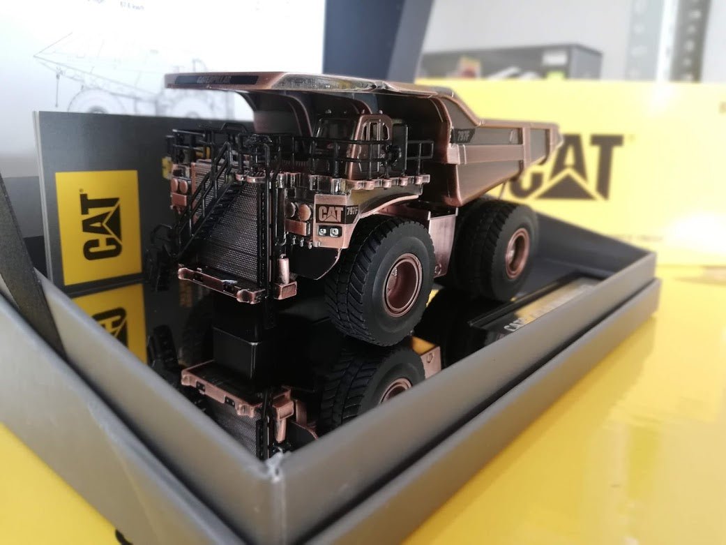85251 Caterpillar 797F Mining Truck Scale 1:125 Copper Plated (Discontinued Model)