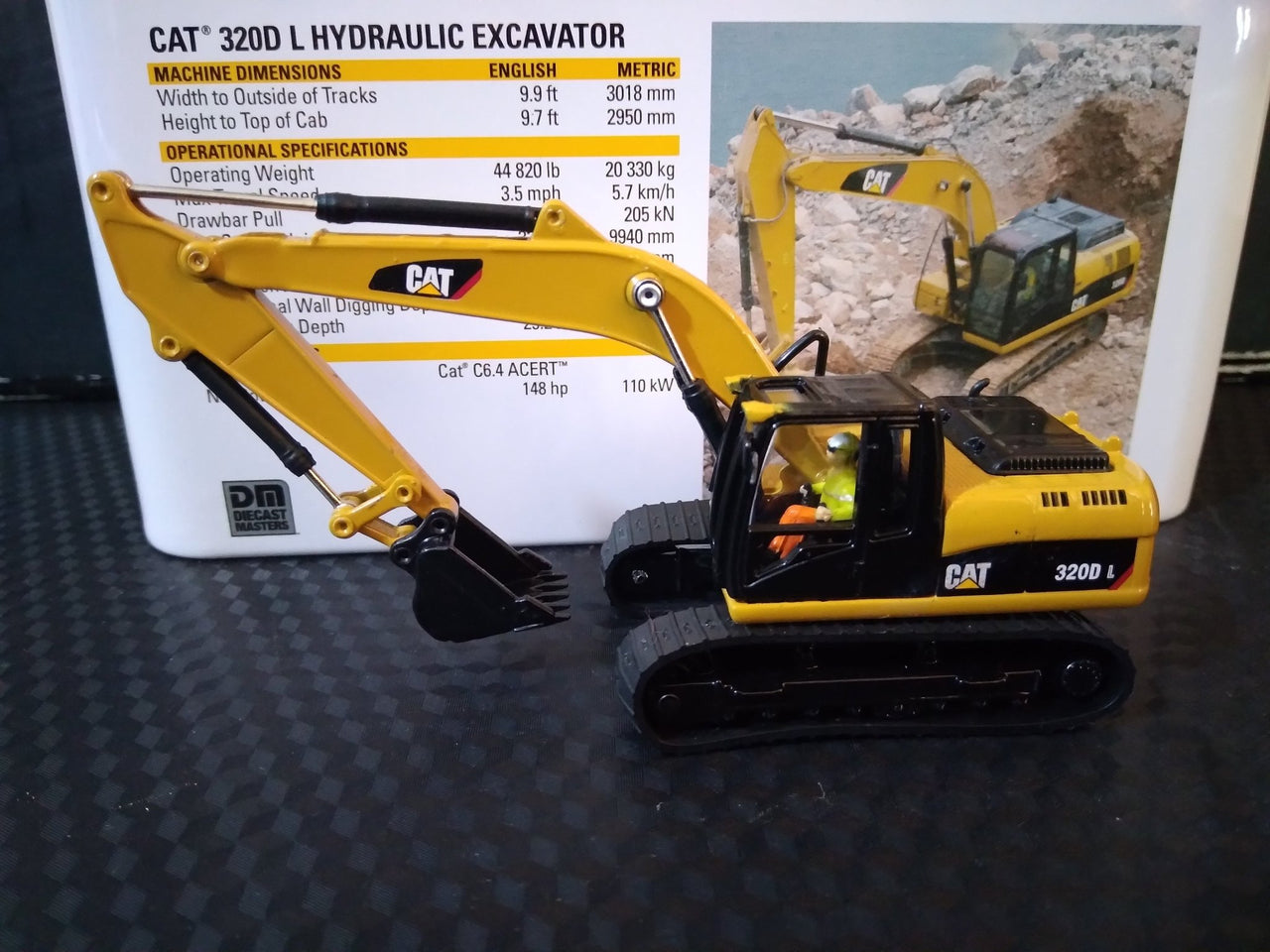 85262 Caterpillar 320DL Tracked Excavator Scale 1:87