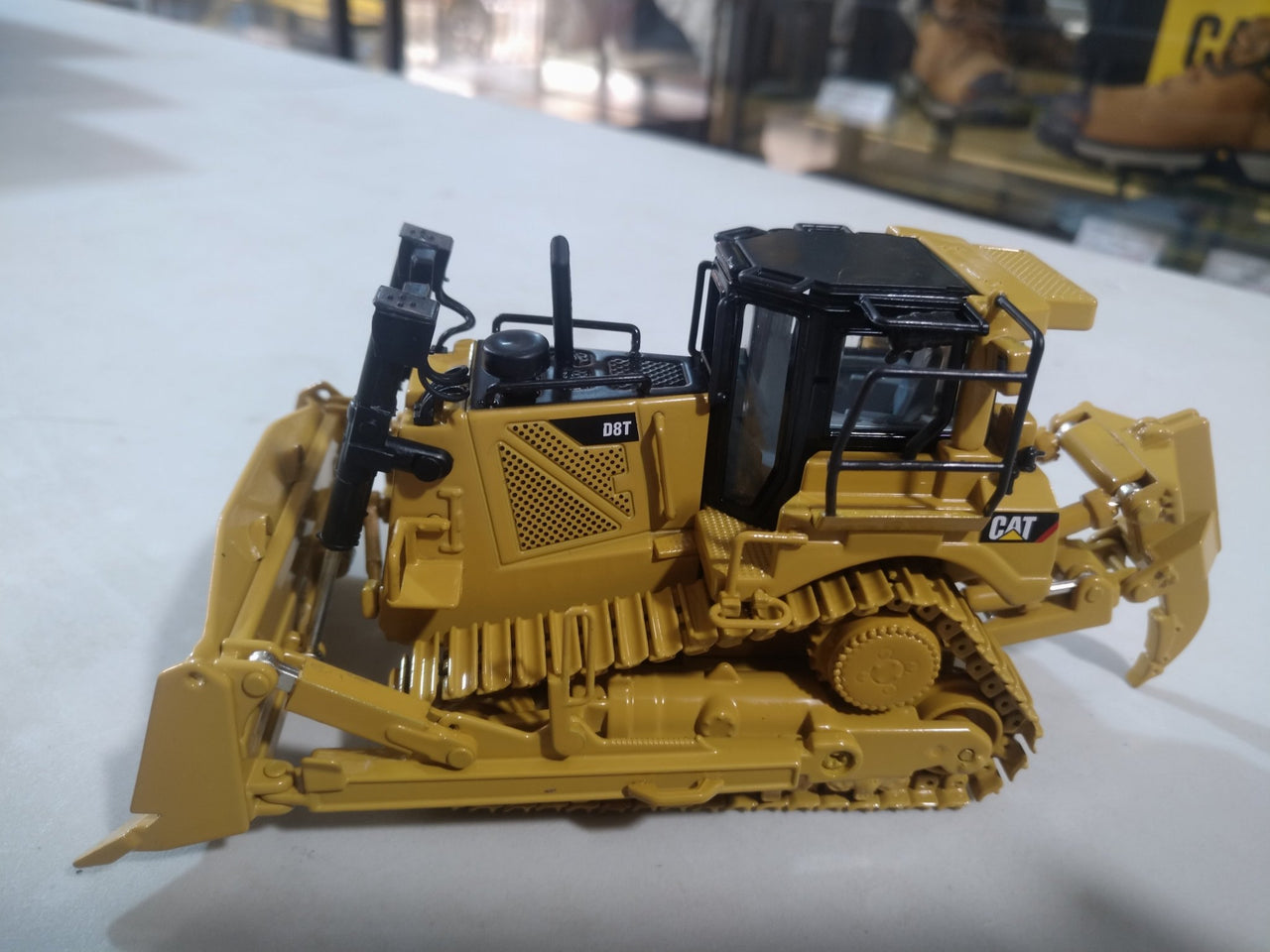 85299C Cat D8T Tracked Tractor Scale 1:50 (Discontinued Model)