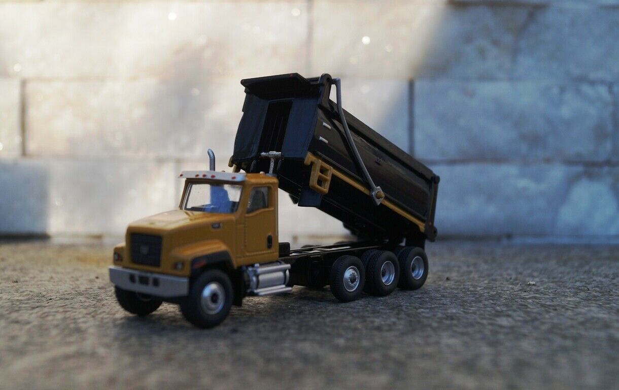 85514 Caterpillar CT681 Dump Truck Scale 1:87