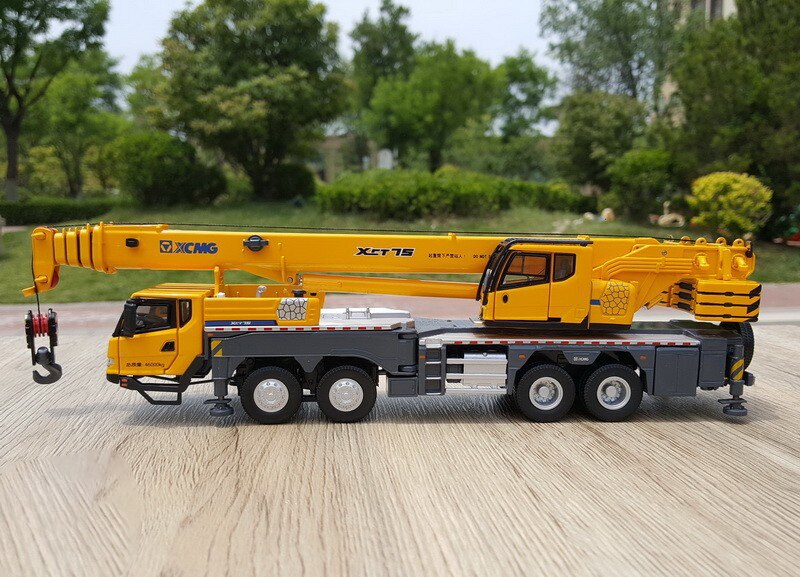 AMP66 XCMG XCT75 Hydraulic Crane 1:50 Scale (Discontinued Model)