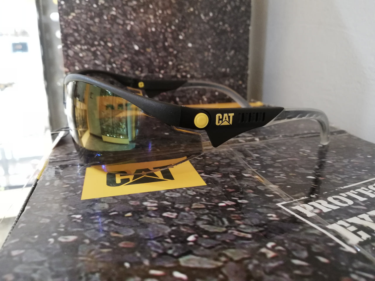 Lentes de Seguridad Cat Digger 112 Protección UV Amarillo