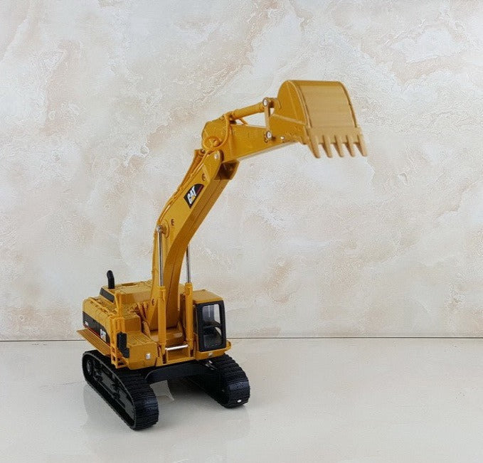 55058 Caterpillar 365BL Tracked Excavator Scale 1:50 (Discontinued Model)