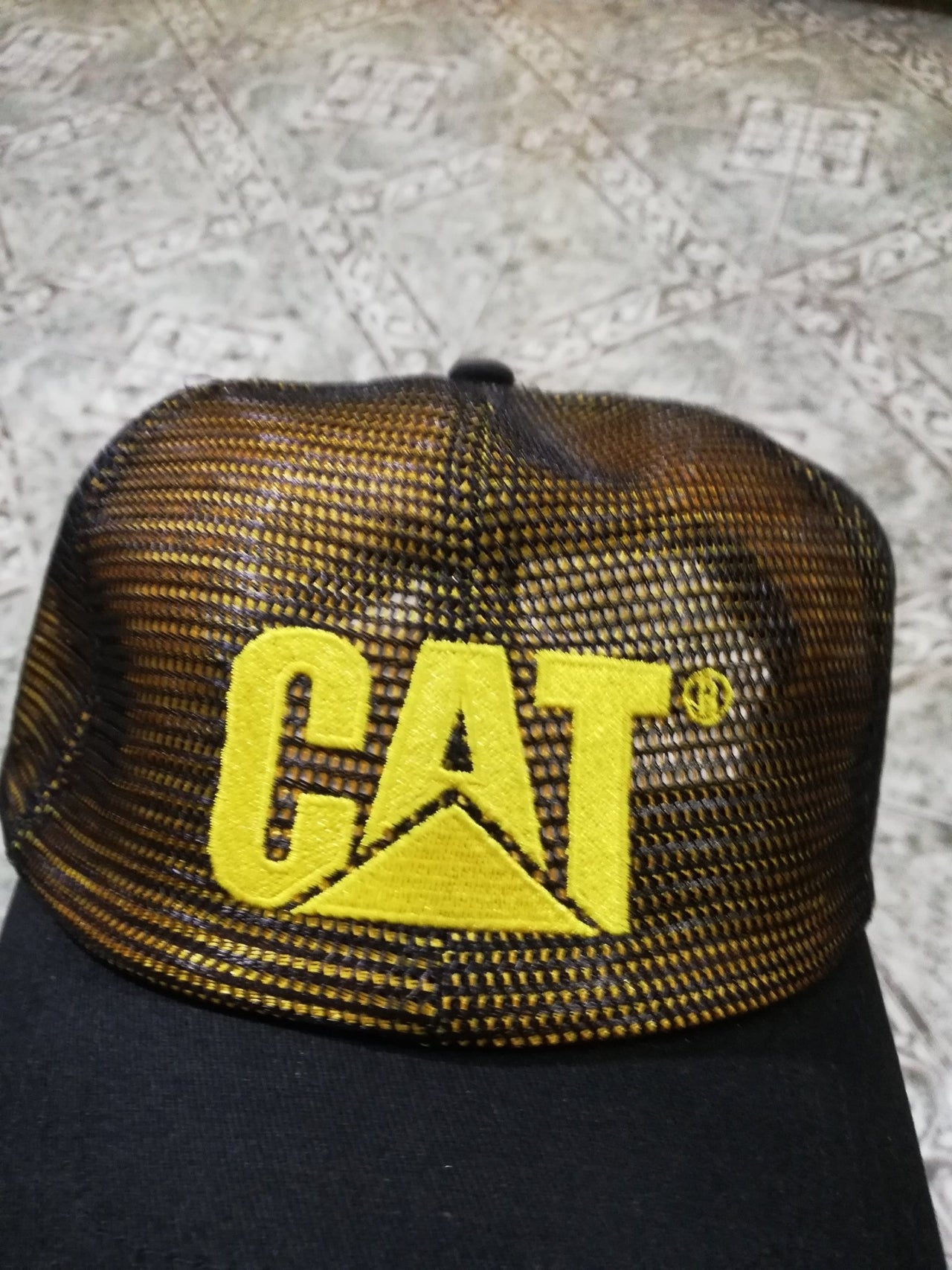 Gorra Cat Black And Gold Cap 4447536 - CAT SERVICE PERU S.A.C.