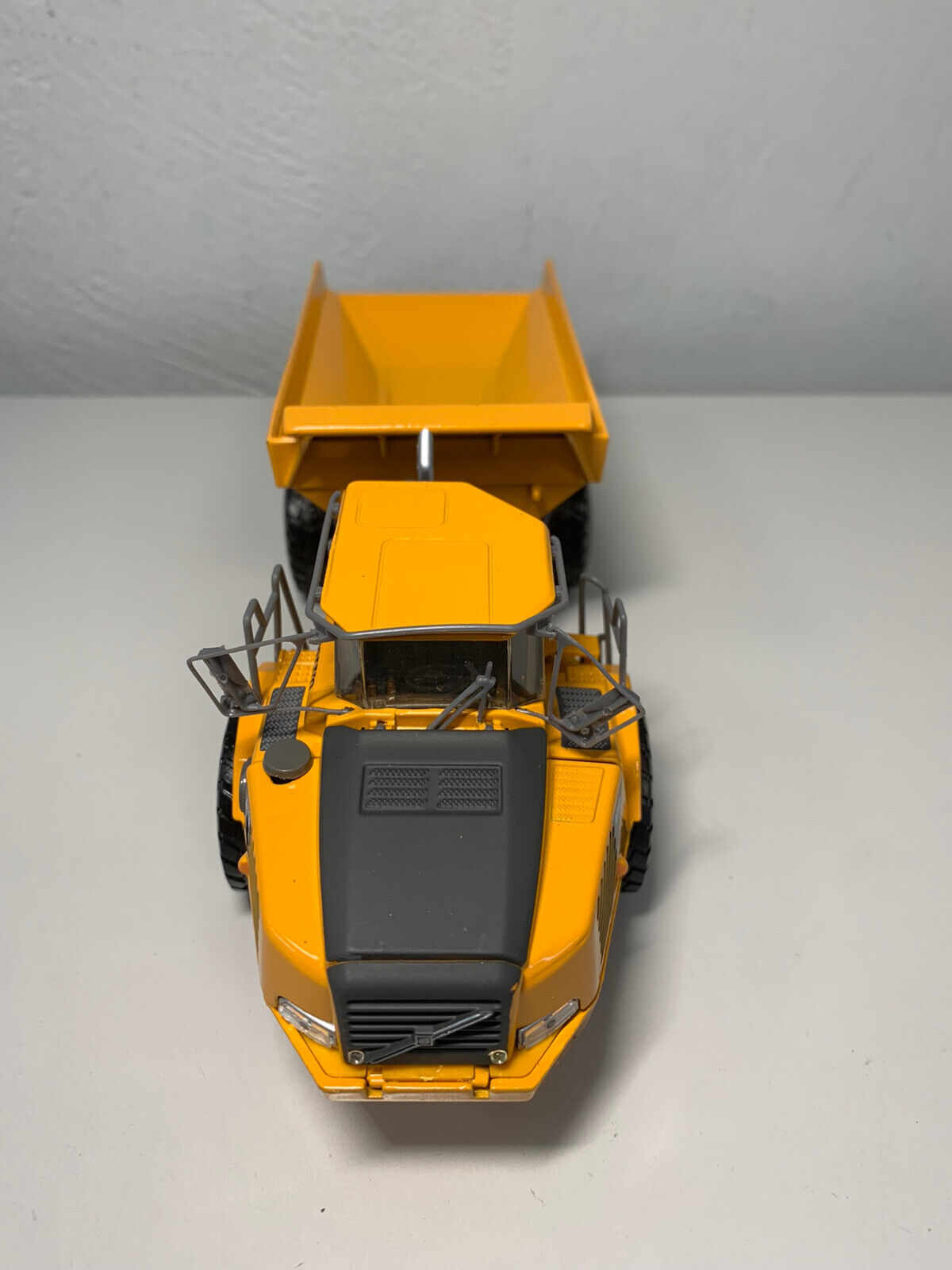 10267 Volvo A40D Articulated Truck 1:50 Scale (Discontinued Model)