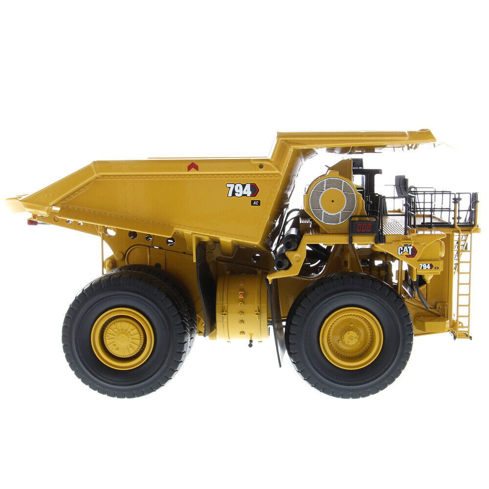 85670 New Caterpillar 794 AC Mining Truck Scale 1:50 