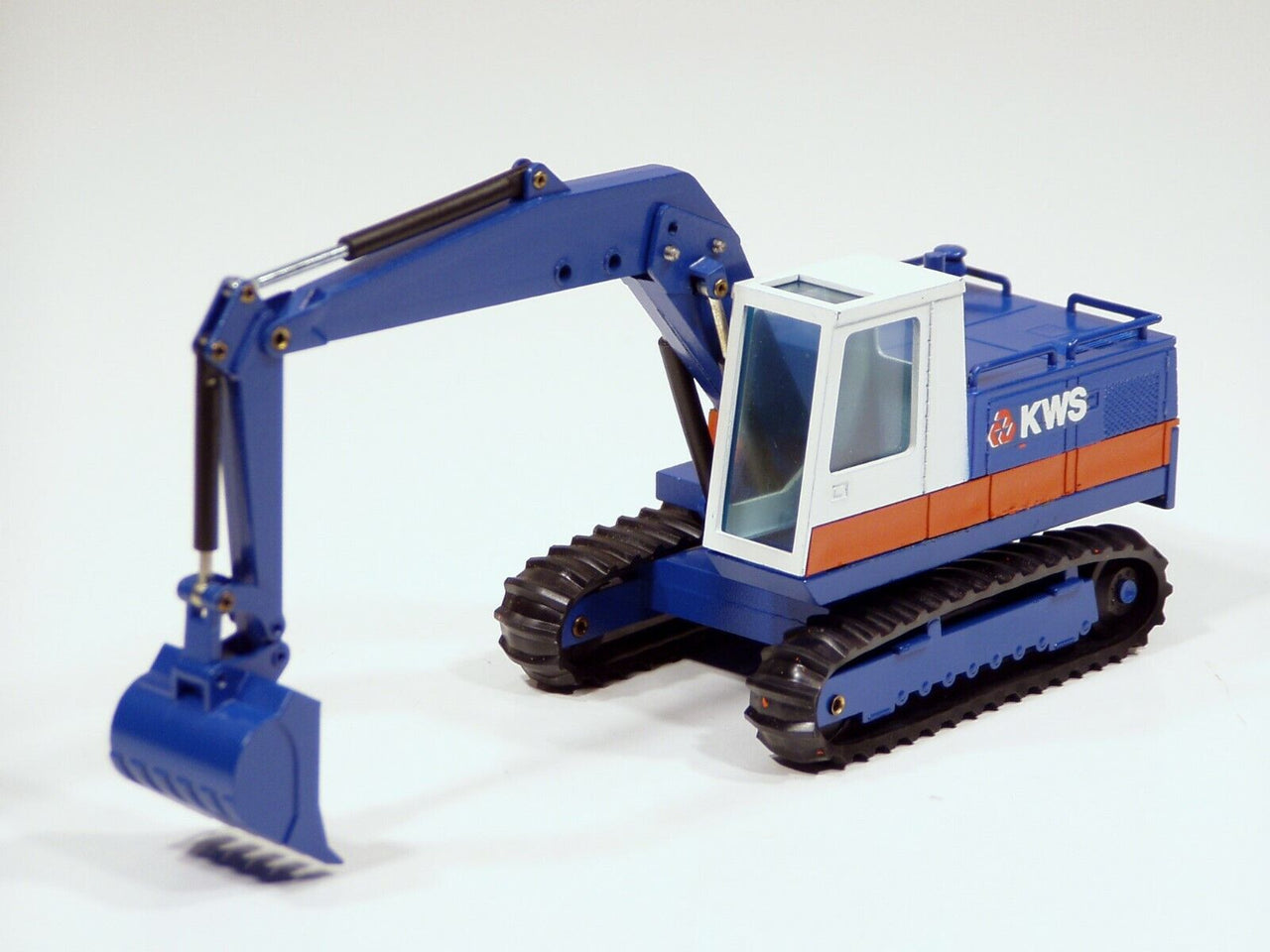 190K Caterpillar 215 Tracked Excavator 1:50 Scale (Discontinued Model)