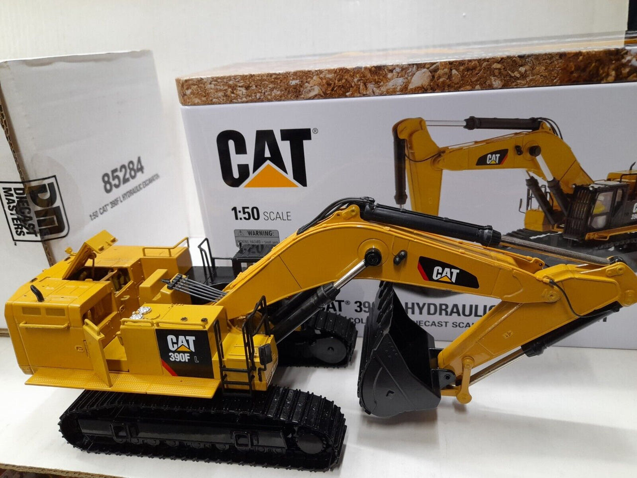 85284 Caterpillar 390F L Hydraulic Excavator Scale 1:50