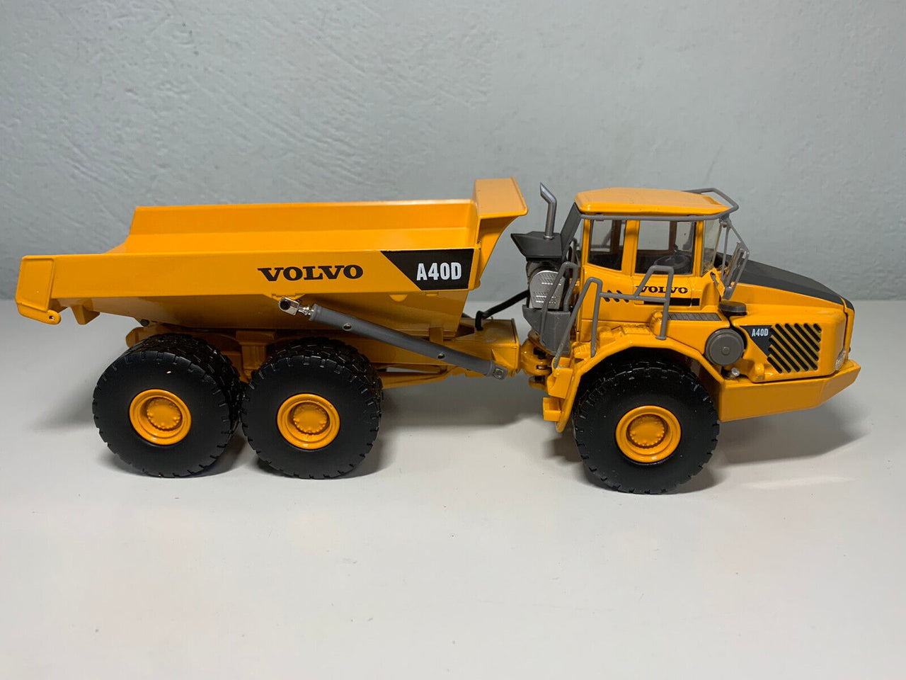 10267 Volvo A40D Articulated Truck 1:50 Scale (Discontinued Model)