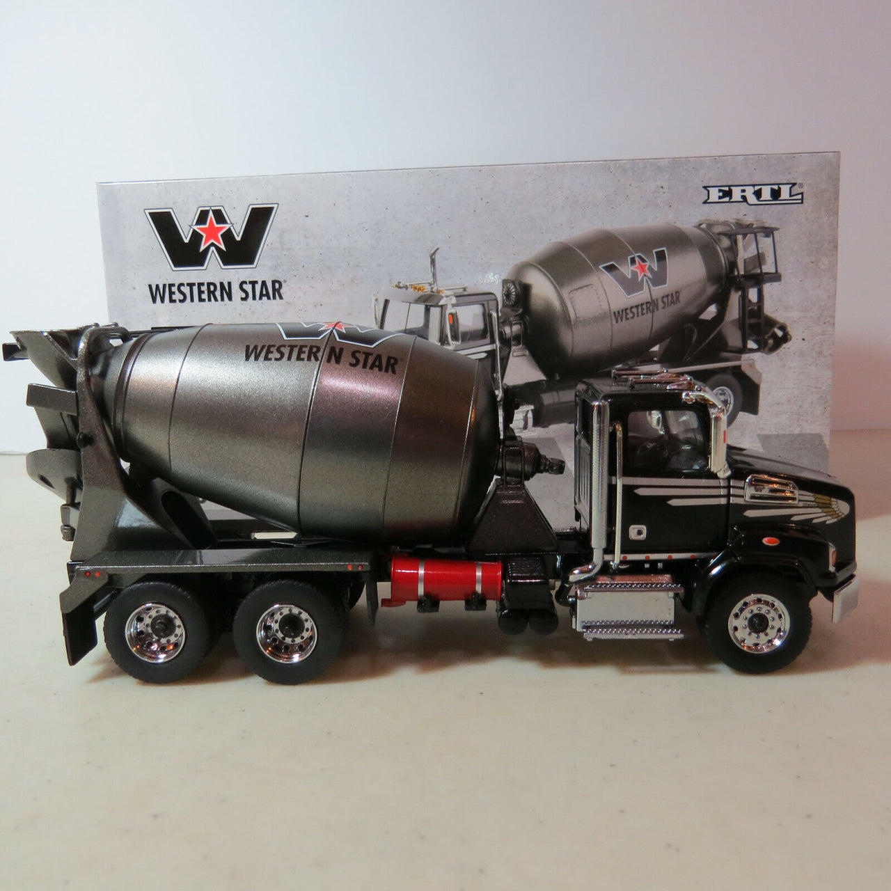 16400 Western Star 4700 SB Mixer Scale 1:50 (Discontinued Model)