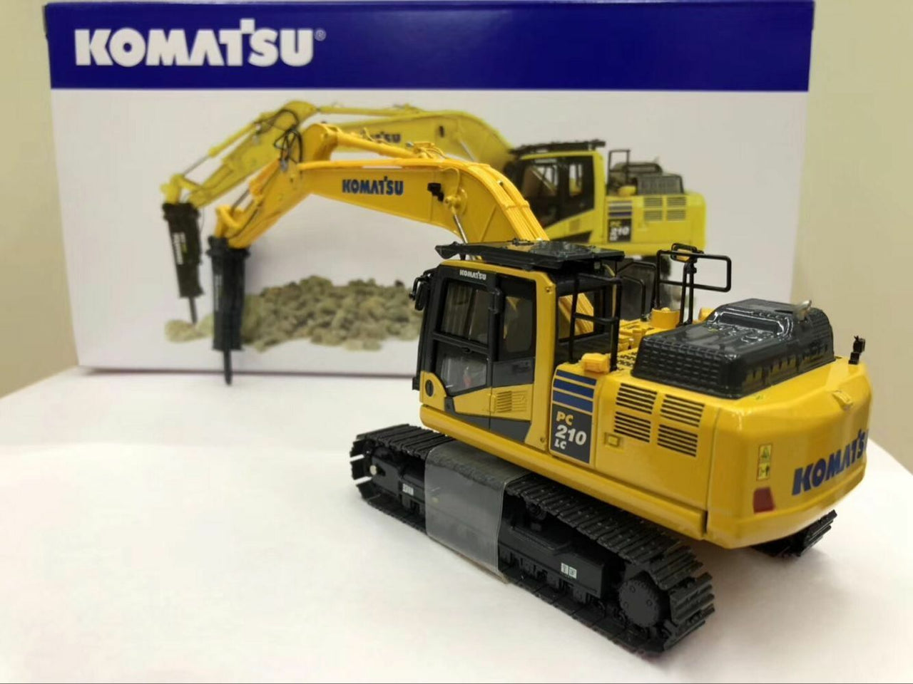 UH8096 Excavadora Minera Diesel Komatsu PC210 LC-10 Escala 1:50 - CAT SERVICE PERU S.A.C.